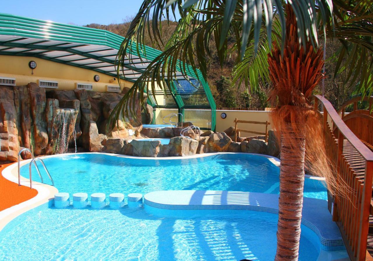 Cardigan Bay Holiday Park Buitenkant foto
