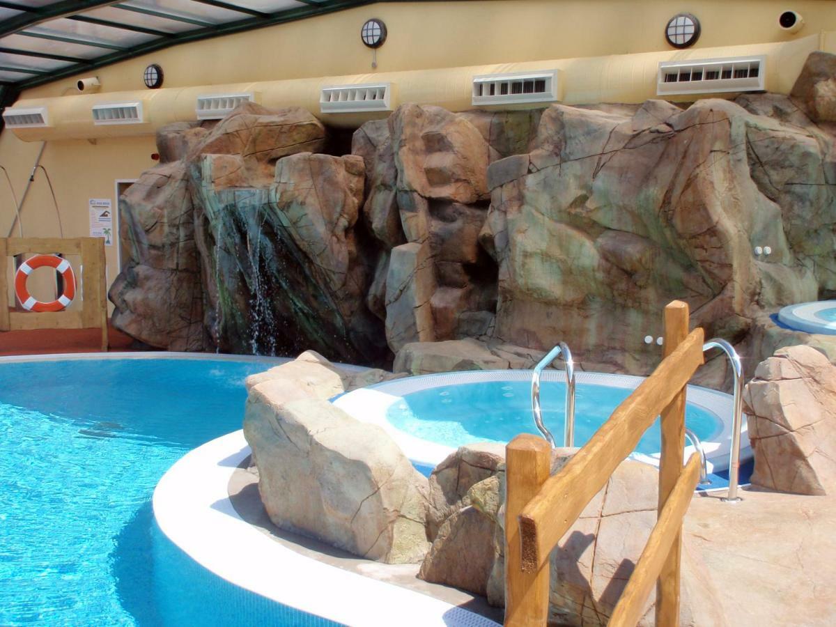 Cardigan Bay Holiday Park Buitenkant foto